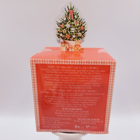 Holiday Holly Berry Foot Scrub & Lotion & Pair of Cozy Socks Christmas Gift Set - Picture 5 of 7